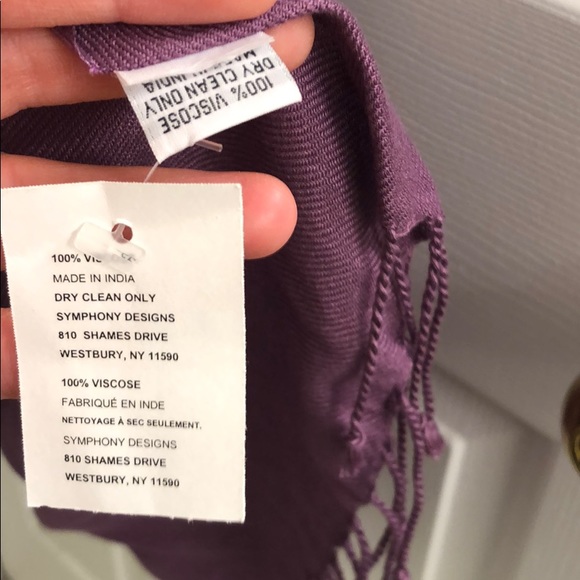 New 100% Viscose purple long wide scarf/wrap - Picture 3 of 4